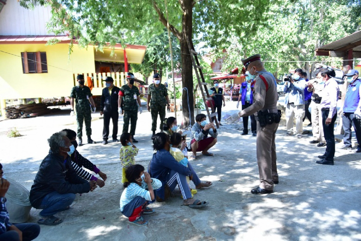 ชาวบ้านผวา เจอแรงงานต่างด้าวเดินป้วนเปี้ยนในวัดดอนตูม โร่แจ้งเจ้าหน้าที่ตรวจสอบ