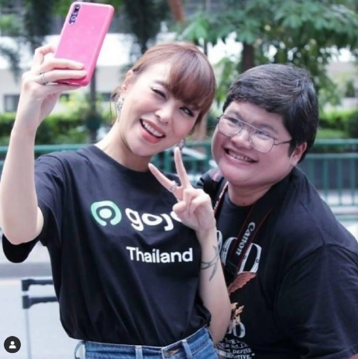  ซานิ เผยภาพกอดโลง พร้อมโพสต์สุดเศร้า ไม่คิดว่าจะเป็นสายสุดท้ายที่ได้คุยกัน ขอบคุณที่รักมาตลอด