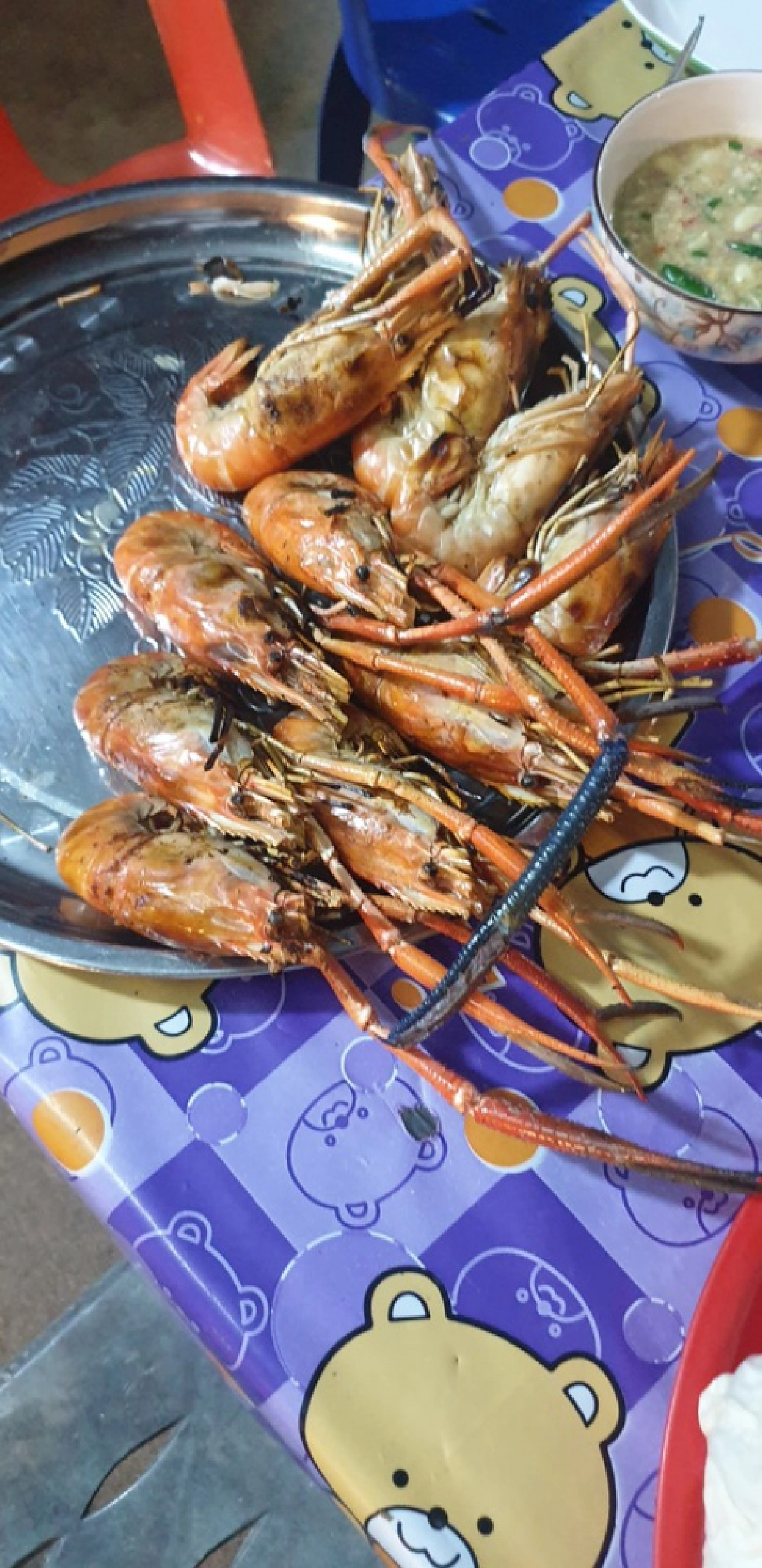 "อำนาจ วิลาวัลย์" ส.ส.ปราจีนฯ กินกุ้ง ปลาโชว์ แชร์ผ่านโลกออนไลน์
