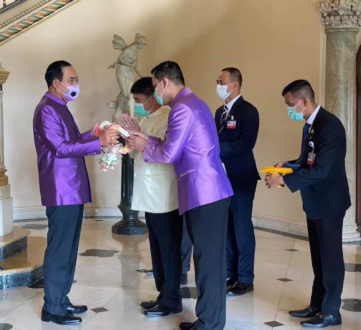 "ธนกร-แรมโบ้"เข้าขอพรปีใหม่"บิ๊กตู่" ปลื้มนายกชื่นชมขอให้ทำงานให้ประเทศชาติต่อไป