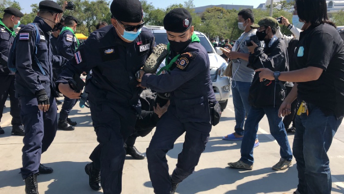 สุดระอา "โตโต้"การ์ดวีโว่ ป่วนกรุงไม่เลิก