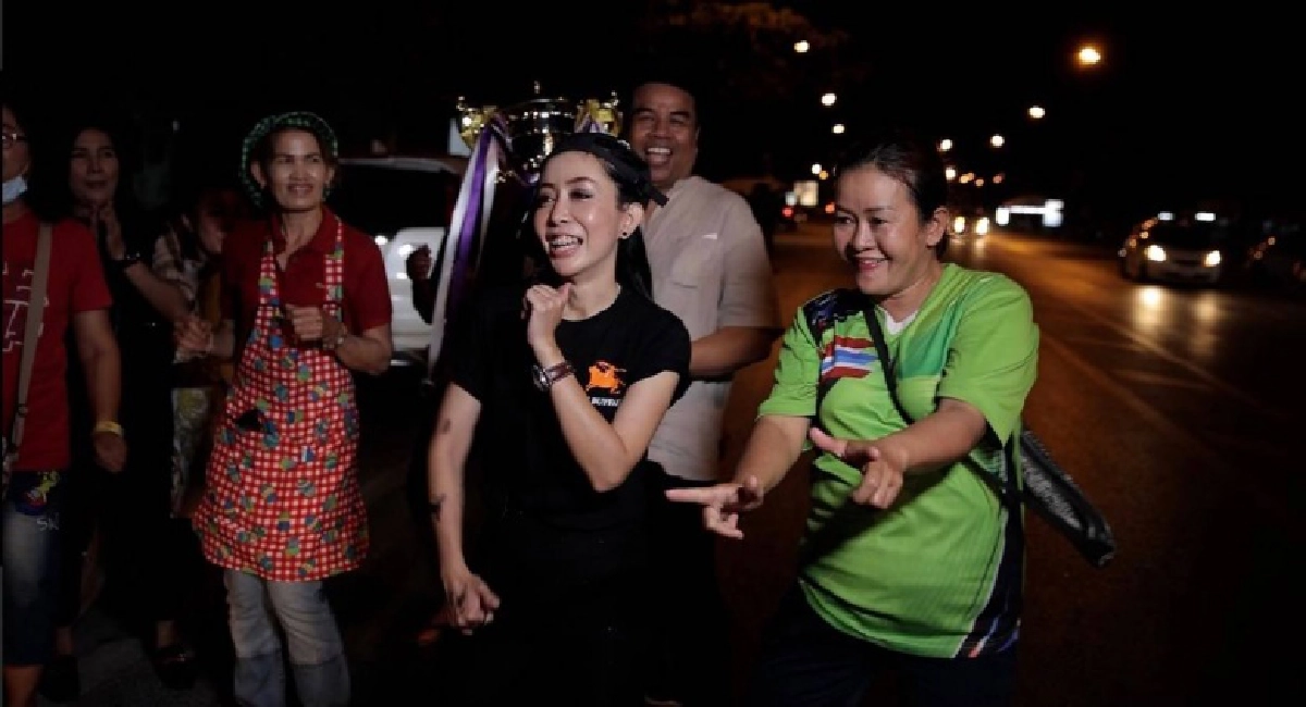 ฮือฮาอีก "หนึ่ง บางปู" ซุปตาร์อุทัยธานี แห่ควายรอบเมืองหลังได้แชมป์