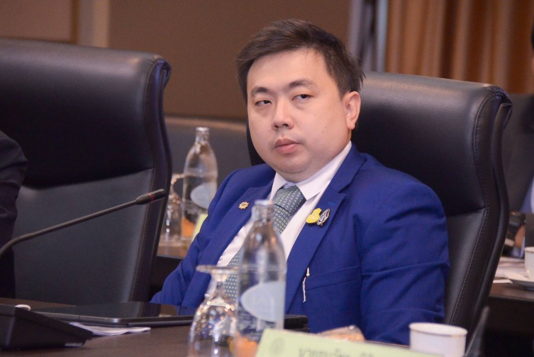 คนสนิทหน้าใหม่