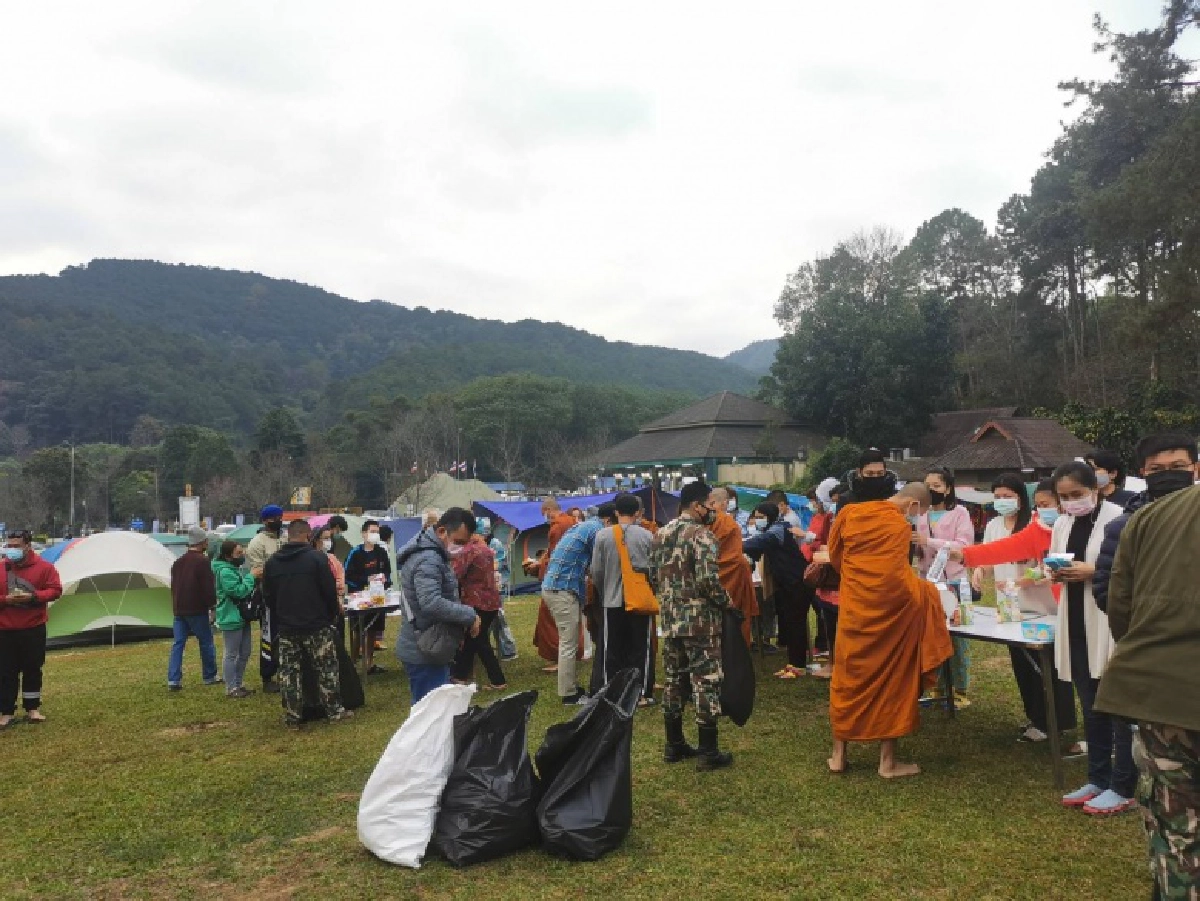 ยอดดอยอินทนนท์เย็นสุดขั้ว 2 องศา ชมแสงแรกปี 64 ที่ห้วยน้ำดัง