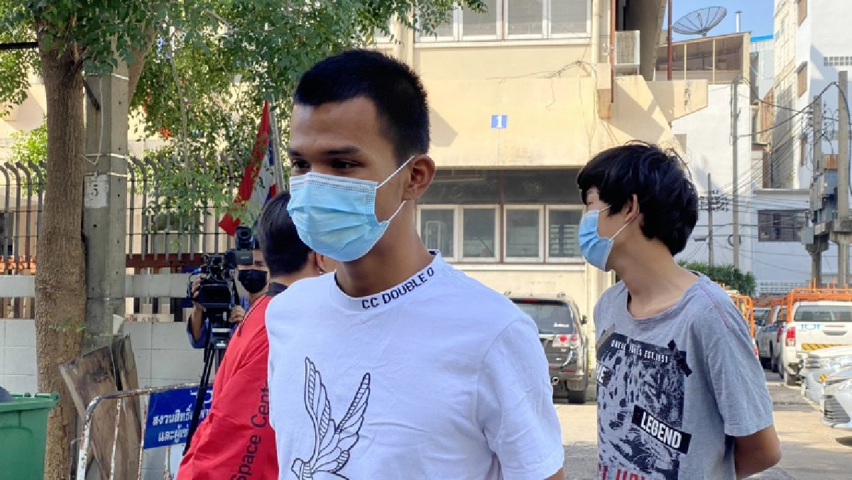 7 แกนนำคณะราษฎร รับทราบข้อหา"ไม่แจ้งชุมนุม"