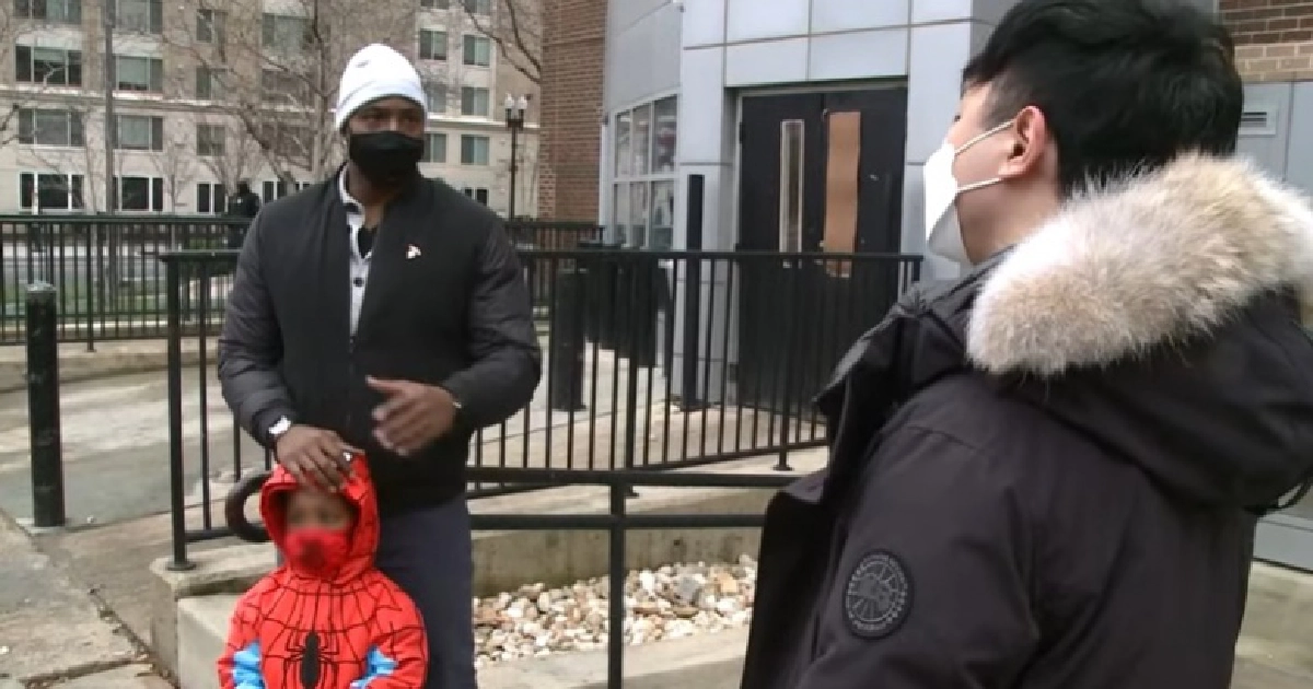 สตรีเอเชียในวอชิงตันสู้ขาดใจจนเจ็บตัว ลูกค้าทำเล็บไม่ยอมจ่าย เตรียมชิ่งหนีดื้อๆเลย(คลิป)