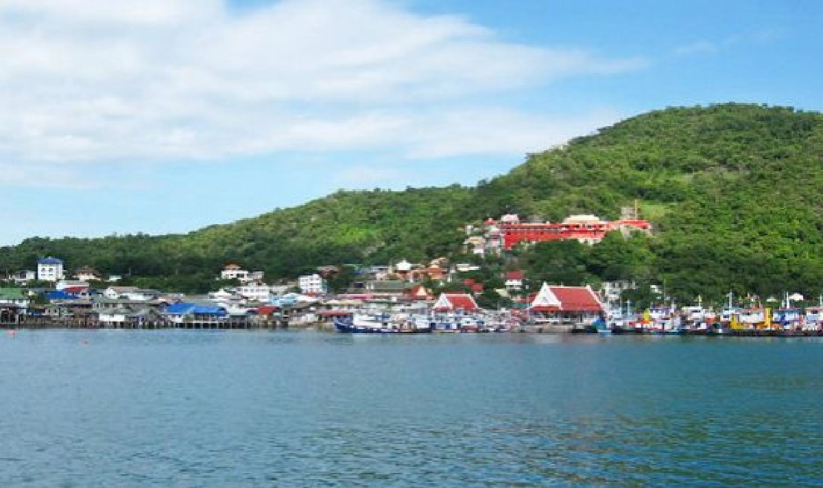 ผวจ.ชลบุรี สั่งปิดเกาะสีชัง สนง.หนังสือเดินทางพัทยา ยกระดับจากสีแดงเป็นน้ำตาลเข้ม