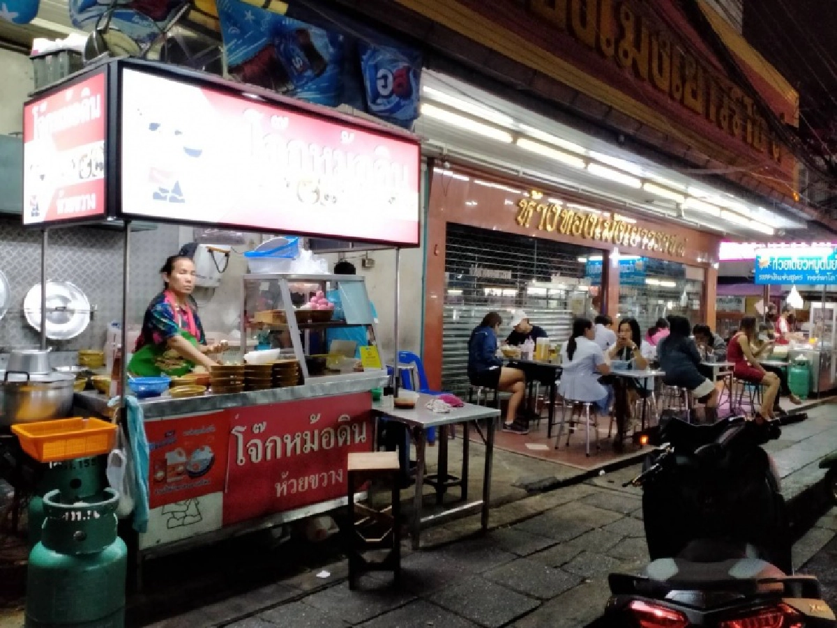 สำรวจโต๊ะอาหารตามสั่ง ย่านหัวขวาง หลัง กทม.กำหนดเวลานั่งทาน 