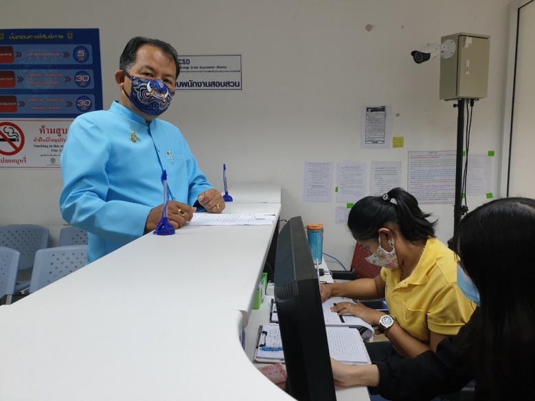 "ศรีสุวรรณ"ทนไม่ได้ บุก ปอท.แจ้งความเอาผิด ม.112 นพ.ศราวิน ทองรองและพวก