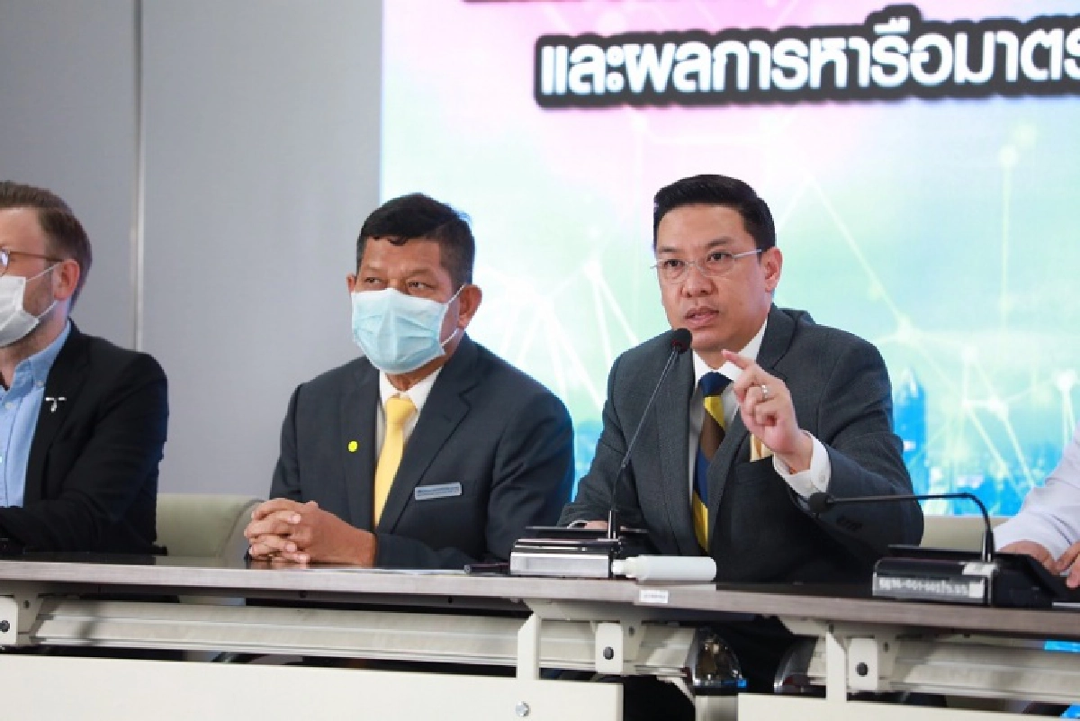 "พุทธิพงษ์" ดึงค่ายมือถือจัดโปรดาต้าฟรี 3 เดือนสำหรับการใช้แอป"หมอชนะ"