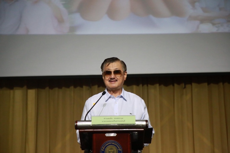 ชิงซื้อวัคซีน การเมือง "สนามเล็ก"