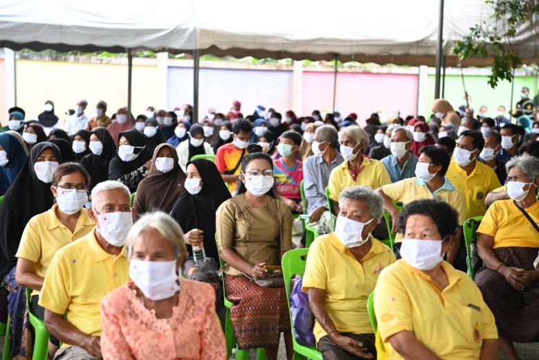 "จุรินทร์" นำทีม ปชป.ลงใต้ มอบถุงยังชีพช่วยน้ำท่วม