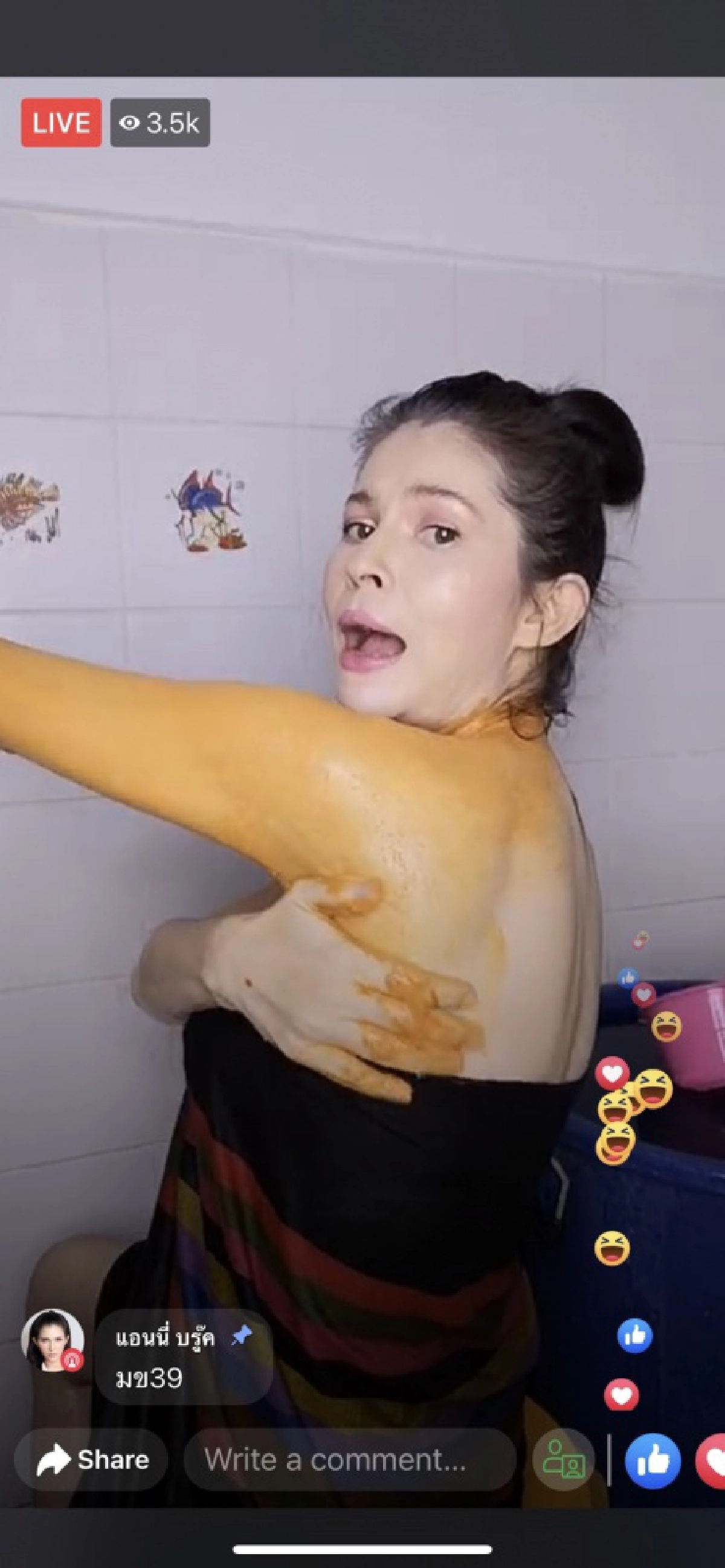 \"แอนนี่ บรู๊ค\" จัดเต็ม ไลฟ์สดนุ่งผ้าถุงขายของ แฟนๆแห่ให้กำลังใจ สู้เพื่อลูกจริงๆ