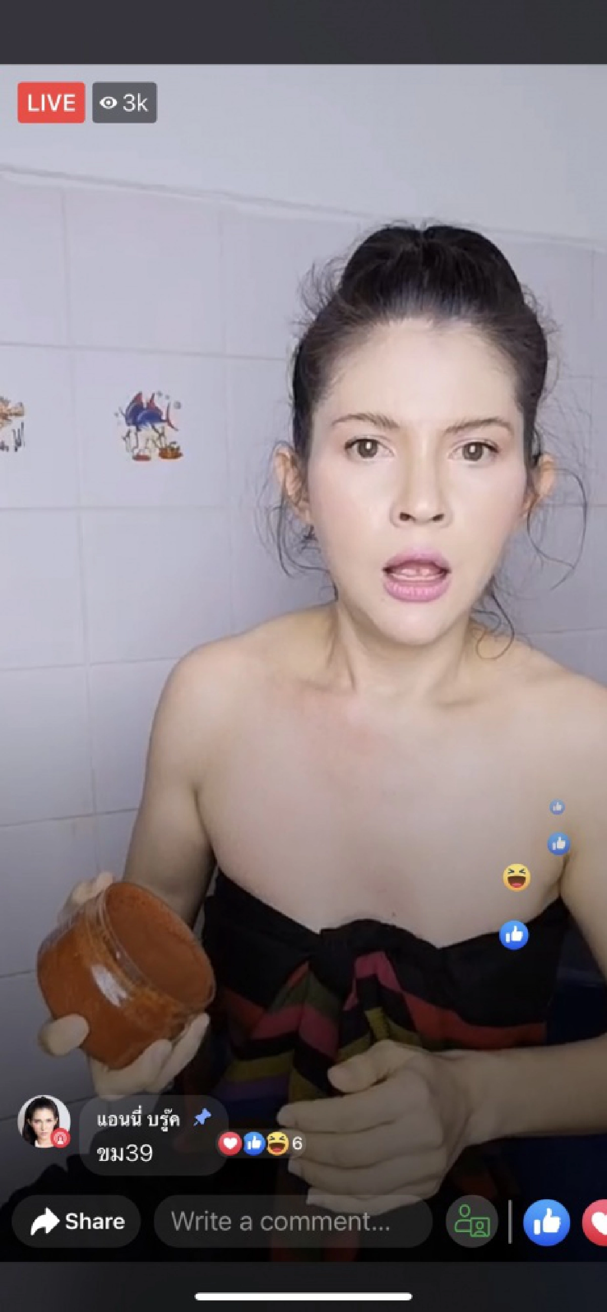 \"แอนนี่ บรู๊ค\" จัดเต็ม ไลฟ์สดนุ่งผ้าถุงขายของ แฟนๆแห่ให้กำลังใจ สู้เพื่อลูกจริงๆ