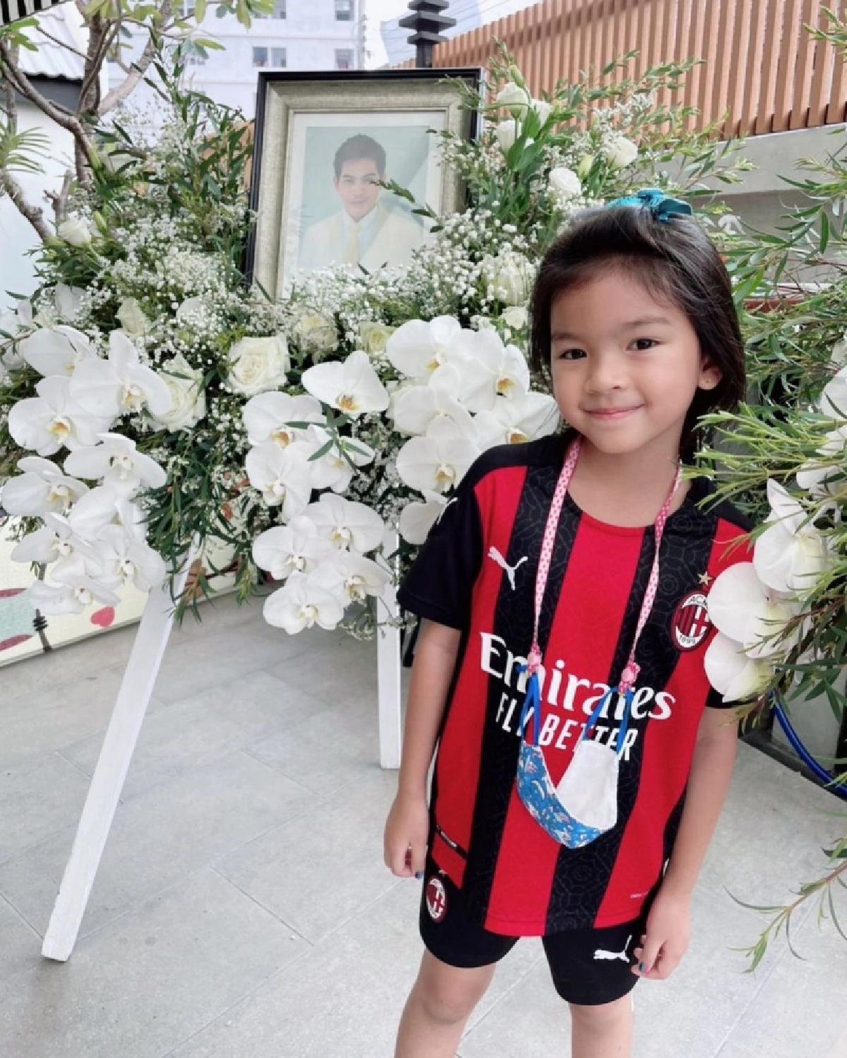 "โบว์" โพสต์ซึ้ง "น้องมะลิ" คุยกับ "รูปถ่ายพ่อปอ" ในวันครบรอบ 5 ปี การจากไป