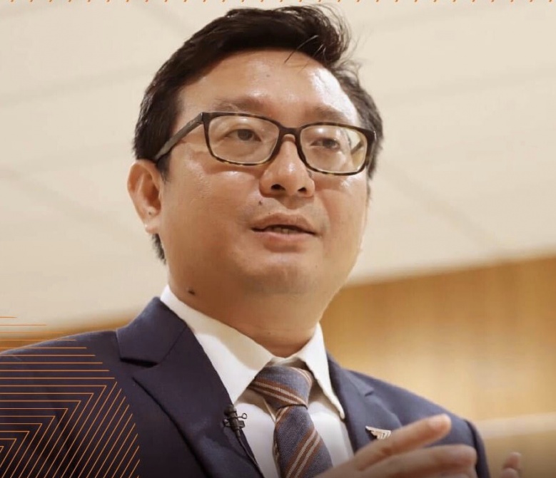 "เอก ต๋อม ป๊อก" 112 ริกเตอร์พลิกฟ้าคว่ำดิน