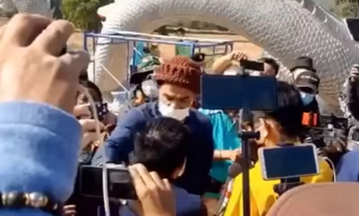 "ทนายรัชพล" บินด่วนหา "ลุงพล" หลังคลิปว่อน บอกชาวเน็ต "ด่าผมเบาๆนะครับ"
