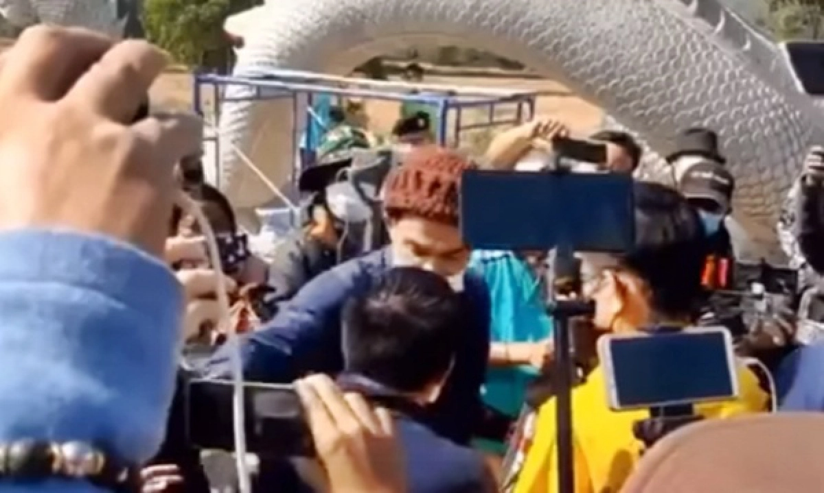 "ทนายรัชพล" บินด่วนหา "ลุงพล" หลังคลิปว่อน บอกชาวเน็ต "ด่าผมเบาๆนะครับ"