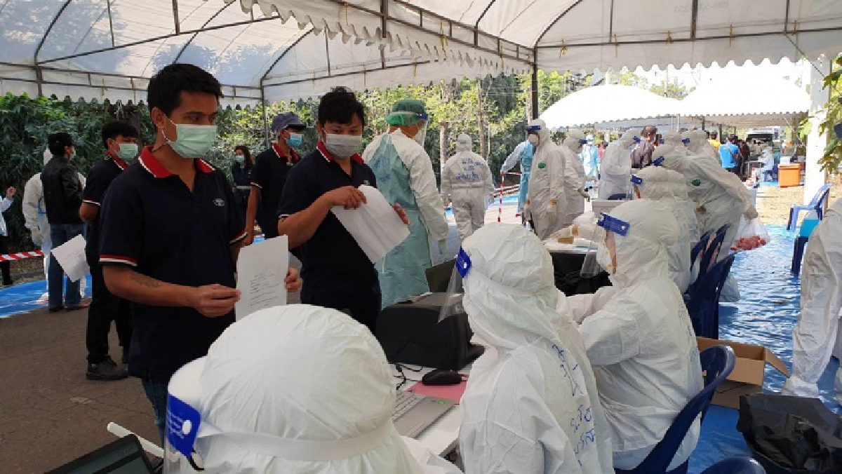 "สมุทรสาคร" ตรวจโควิดเชิงรุก สุ่มหาผู้ติดเชื้อในนิคมอุตสาหกรรม ตามปฏิบัติการทลายรังปลวก