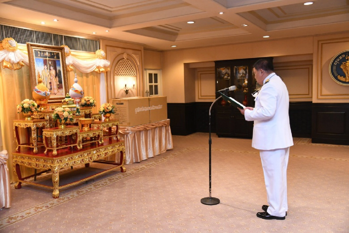 ผู้ว่าราชการกรุงเทพมหานครรับมอบอุปกรณ์ทางการแพทย์พระราชทานเพื่อรับมือสถานการณ์โควิด – 19 ในโรงพยาบาลสังกัดกทม.