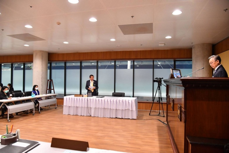 "นิพนธ์ "ตอบ 2 กระทู้ ที่สภาผู้แทนราษฎร