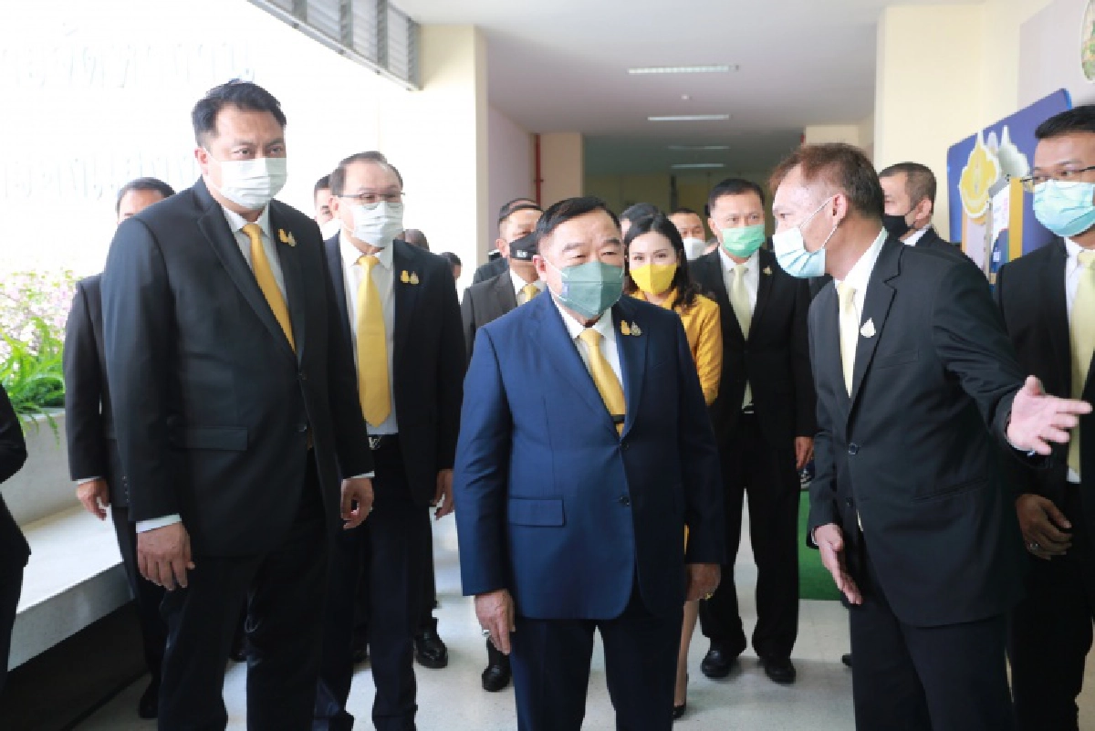 'ประวิตร' กำชับเร่งช่วยเหลือลูกจ้างตกงาน บรรเทาผลกระทบโควิด