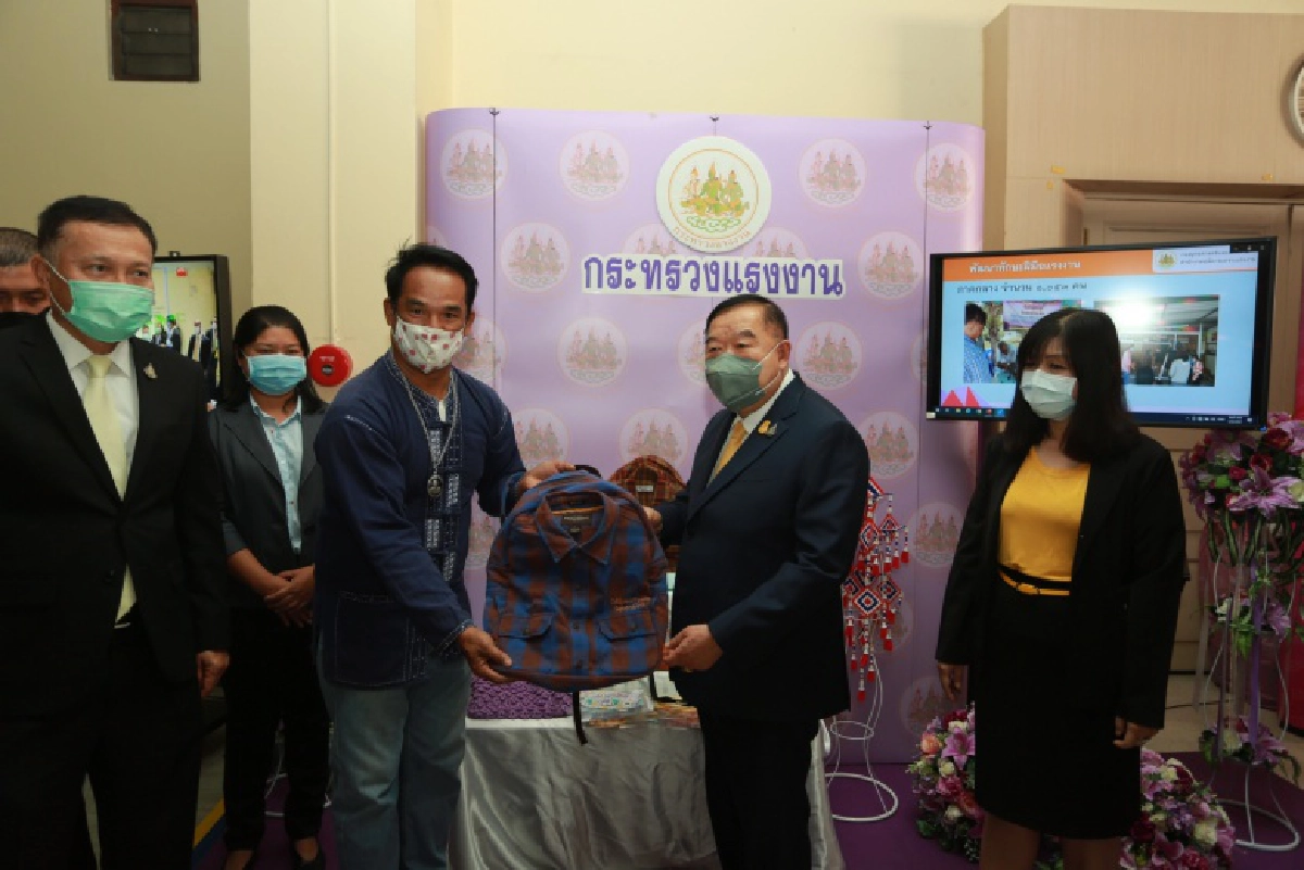 'ประวิตร' กำชับเร่งช่วยเหลือลูกจ้างตกงาน บรรเทาผลกระทบโควิด