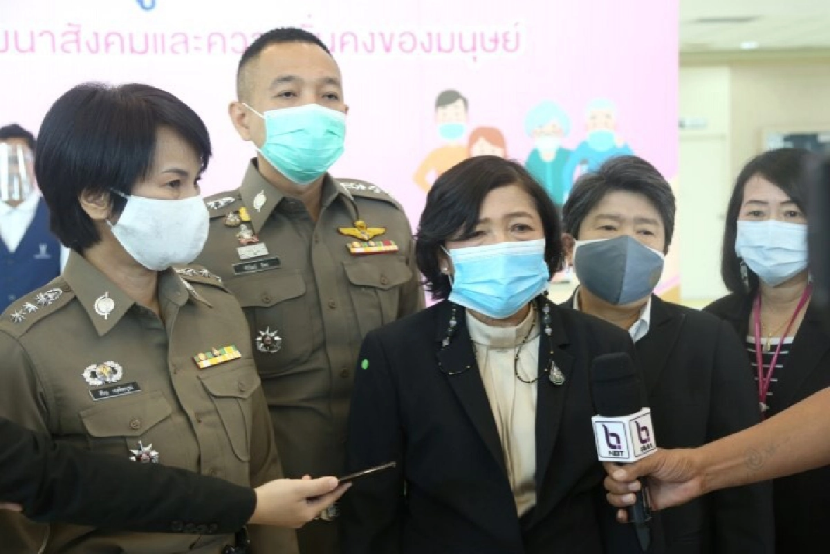 "พม." รับมอบแอลกอฮอล์จากตำรวจ เร่งแจกผู้มีความเสี่ยงสูง 