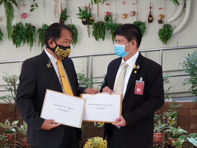 "ศรีสุวรรณ"เผยไม่ใช่แค่ "บิ๊กป้อม" แต่มี "บิ๊กตู่" ด้วยที่ หน.พรรคร่วมรัฐบาลไปอ้างตีกินโครงการเจาะบ่อบาดาลพลังงานแสงอาทิตย์