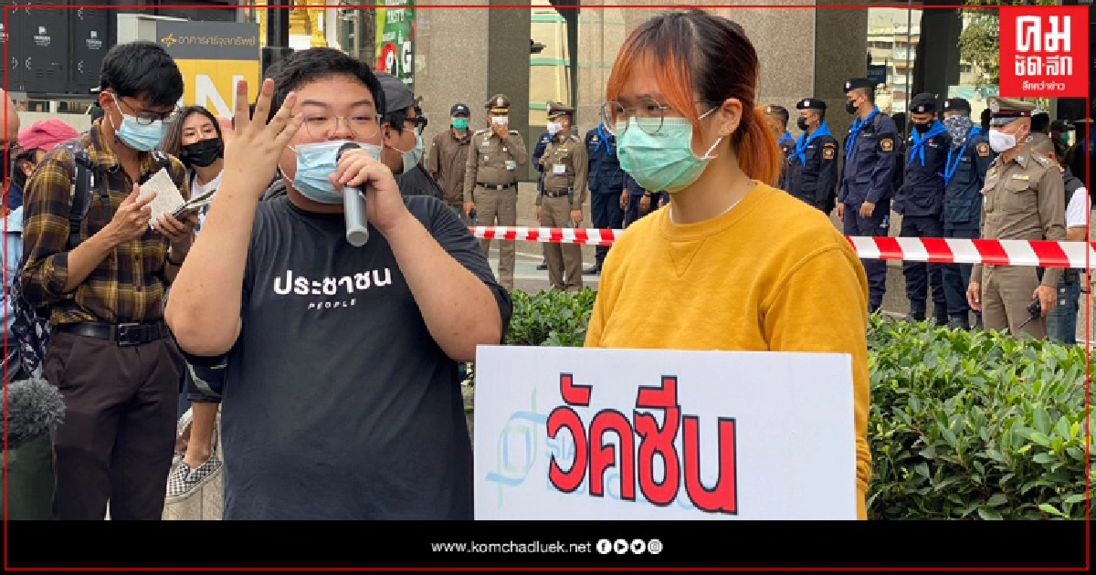 "เพนกวิน" โชว์กิจกรรมยามว่าง หน้าตึกศรีจุลทรัพย์ 