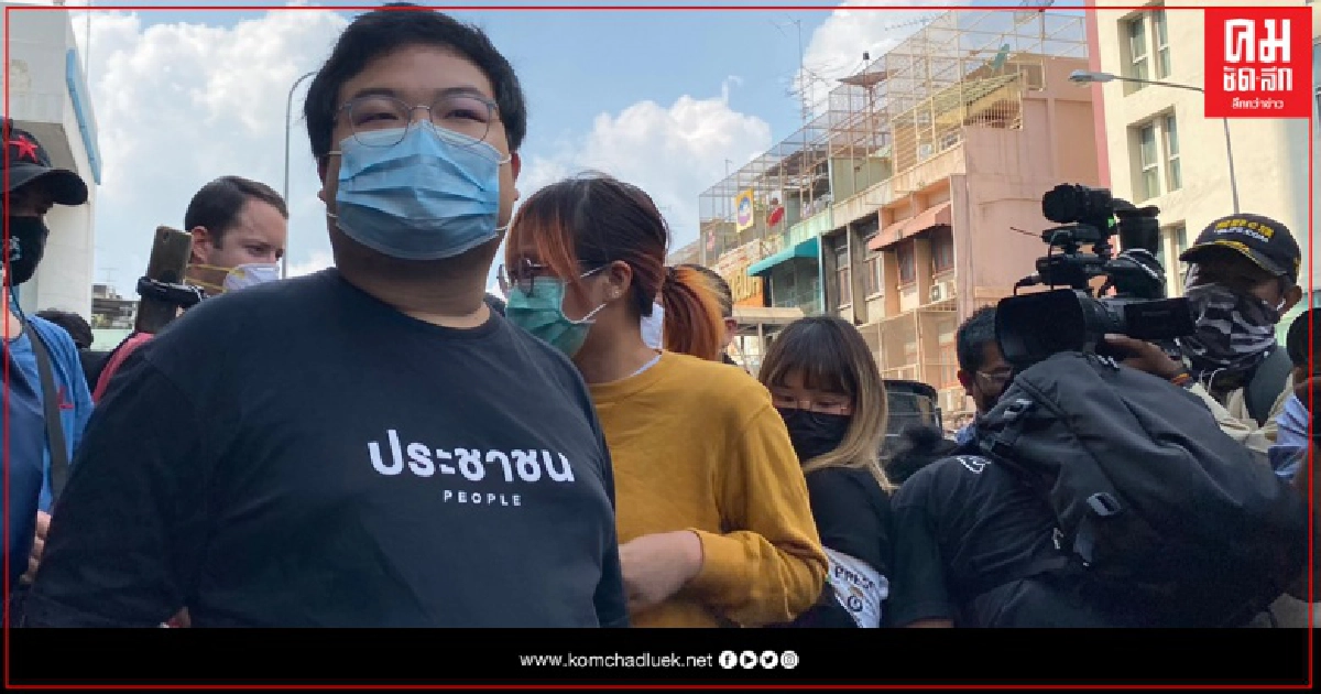 "เพนกวิน" โชว์กิจกรรมยามว่าง หน้าตึกศรีจุลทรัพย์ 