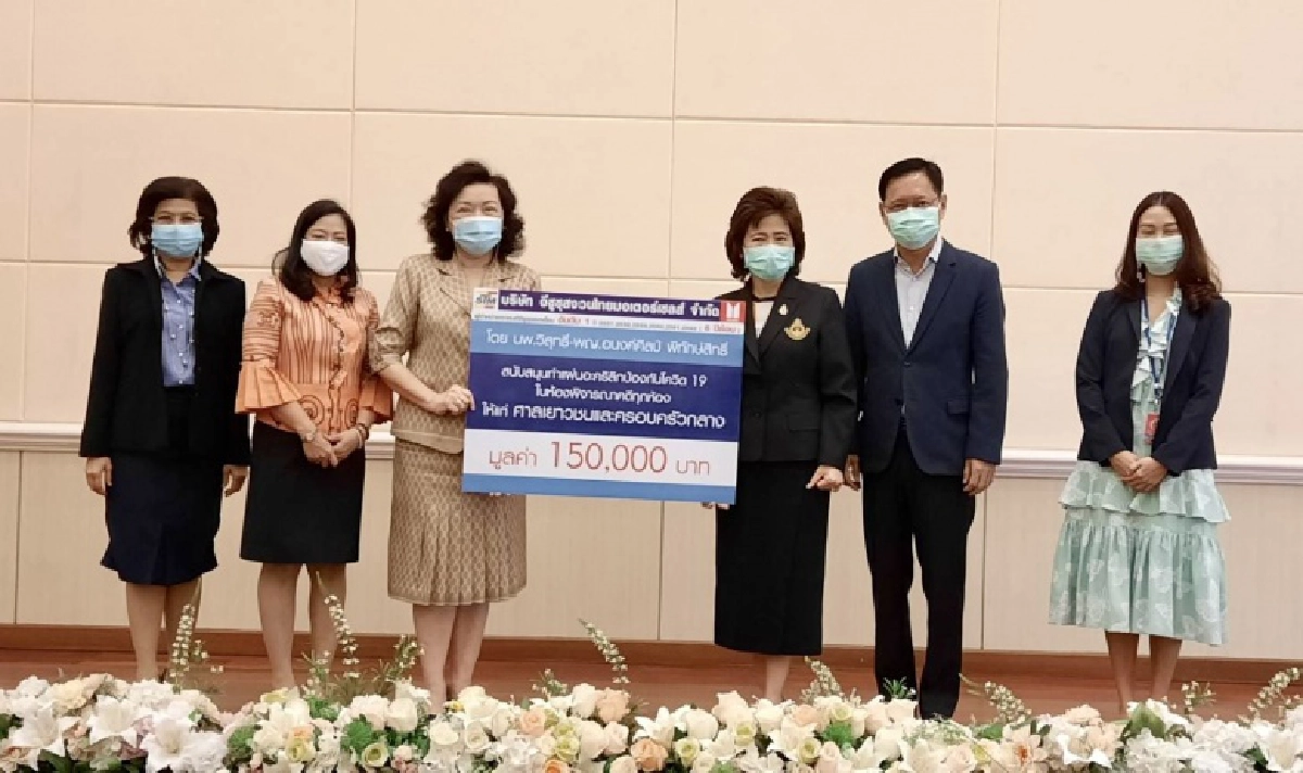 ศาลเยาวชน ติดตั้งฉากกั้นบนบัลลังก์และของพยาน เพื่อความปลอดภัยจากโรคระบาดโควิด 19