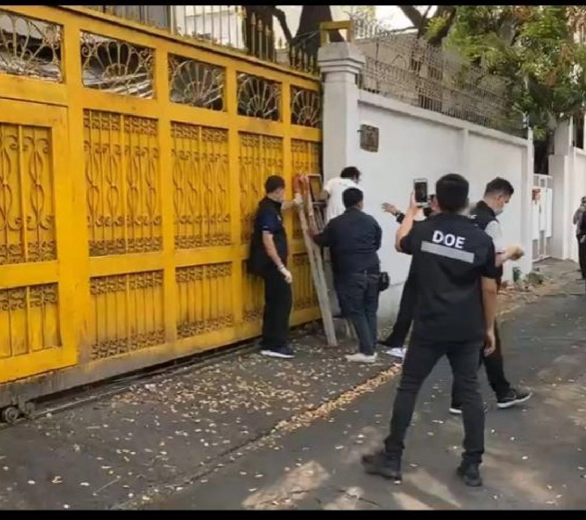 เงื้อดาบเชือด เจ้าของโรงงาน กักขัง 18 พม่า