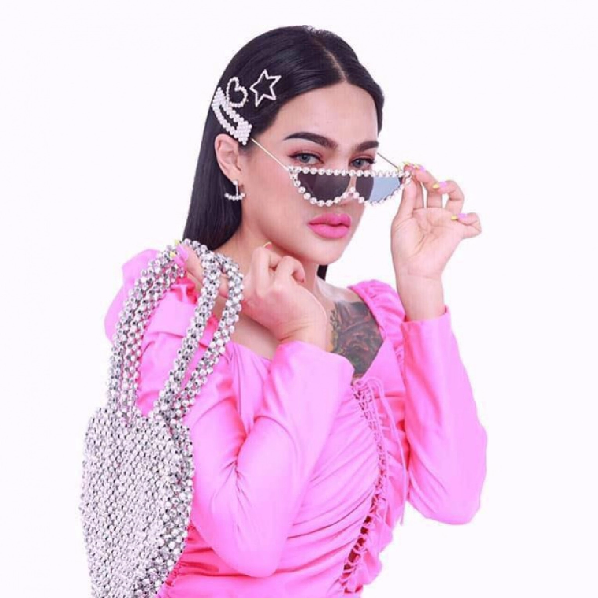 ชาวบ้านซึ้งน้ำใจ "พิมรี่พาย" ยื่นมือช่วยให้มีไฟฟ้าใช้