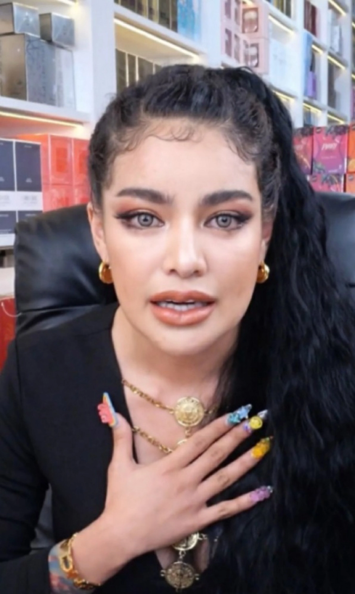 ชาวบ้านซึ้งน้ำใจ "พิมรี่พาย" ยื่นมือช่วยให้มีไฟฟ้าใช้