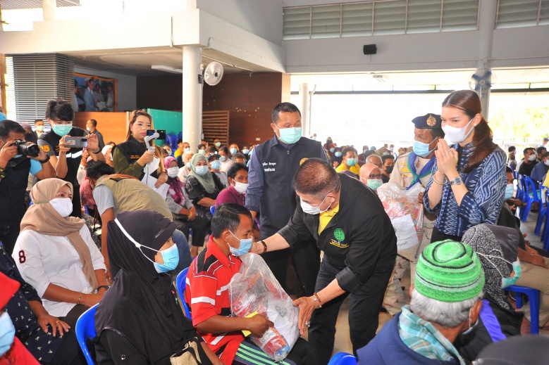 'ธรรมนัส' บรรเทาทุกข์น้ำท่วมโกลกฯ รับแก้ปมที่ดินเขตอุทยานบูโด