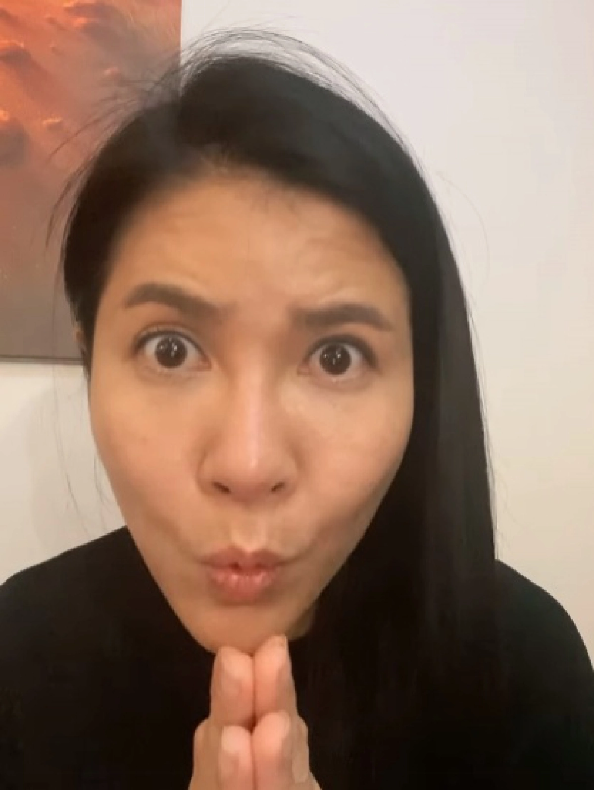 "อาตุ๊ยตุ่ย" อัดคลิปยกมือไหว้กราบขอโทษ หลังเคยขำดังลั่นรายการ หัวเราะเหยียดเด็กส่งข้อความ"อยากไปหัวหินสักครั้งก่อนตาย"