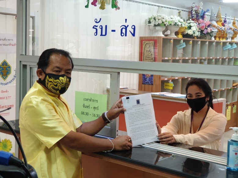 "ศรีสุวรรณ" บุก กกต.สอบ "สิระ" แจกสิ่งของช่วงโควิด-19 เข้าข่ายฝ่าฝืนระเบียบหรือไม่ 