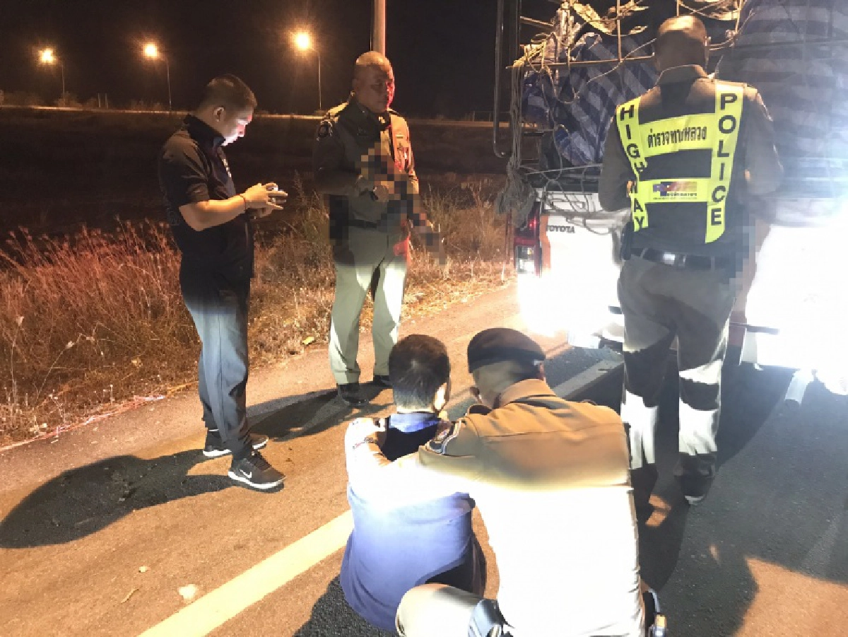 ตร.ทล.พิษณุโลก เมินสินบนลุงวัย 67 ปี สกัดไม้ชิงชันจากแพร่ ส่งมอบลูกค้าปากน้ำ 