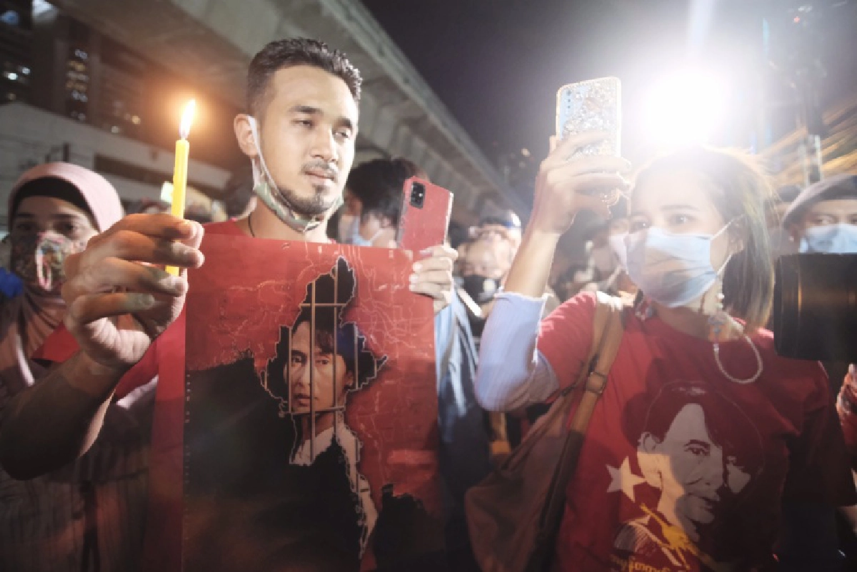 เมียนมา-ไทยร่วมส่องไฟต้านรัฐประหาร คืนอิสระ 'อ่องซานฯ'