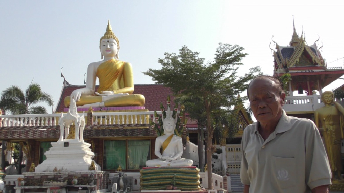 ฮือฮา พระพุทธรูปขนาดใหญ่ 109 องค์ ตั้งตระหง่านรอบโบสถ์วัดดังอ่างทอง