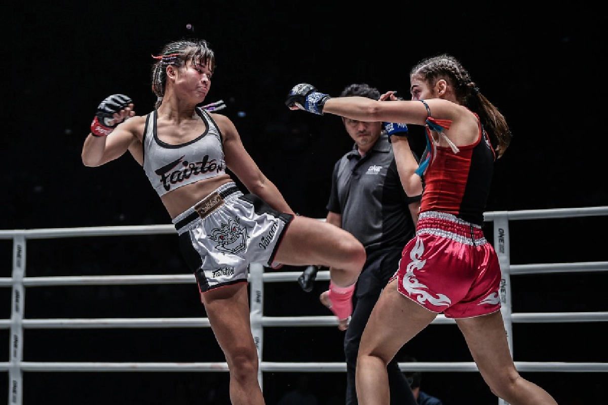แสตมป์ แฟร์เท็กซ์  กร้าวขึ้นสังเวียนสู้ ยูเครน ONE: UNBREAKABLE III 