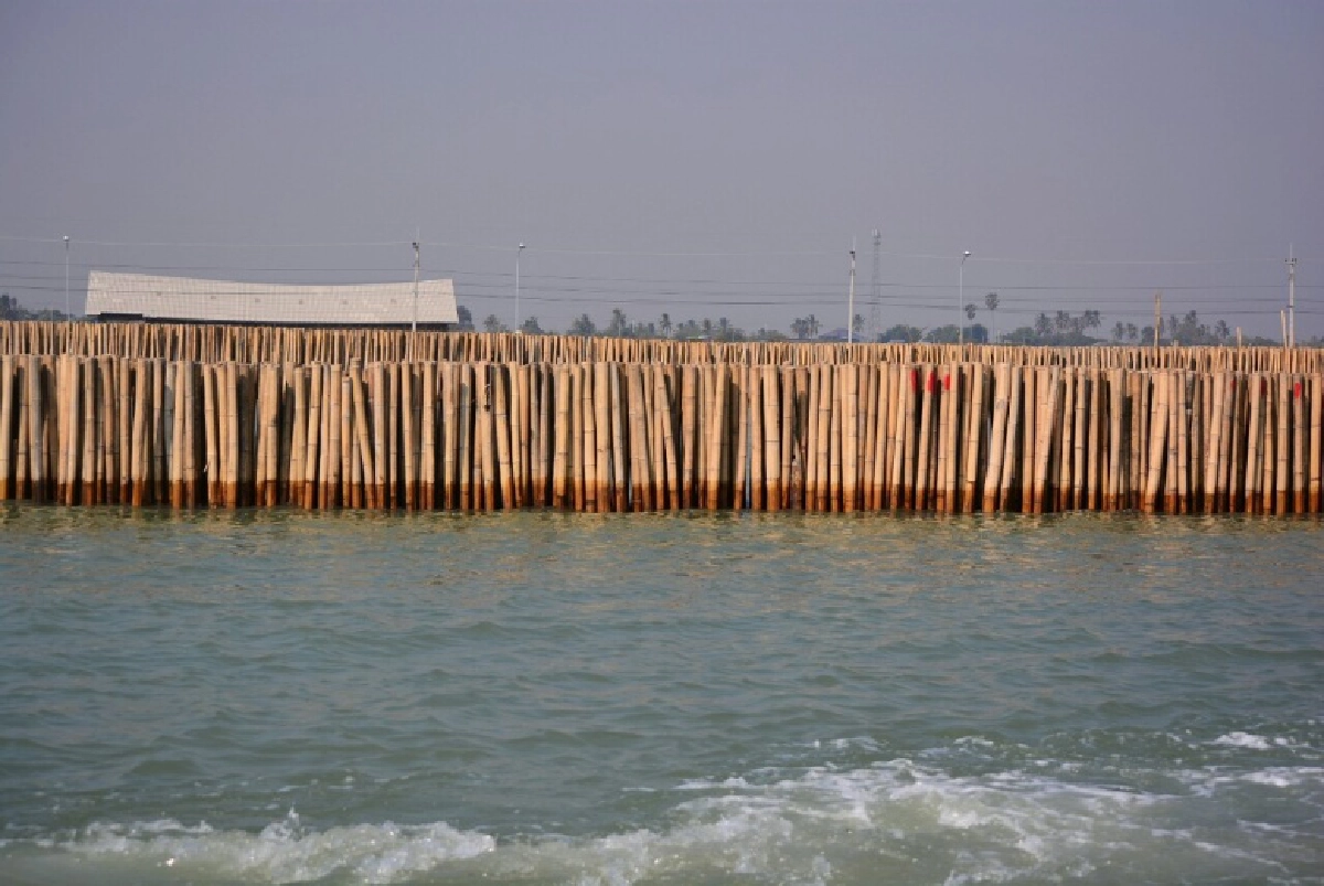 "วราวุธ" เผยเตรียมมาตรการแก้ปัญหากัดเซาะชายฝั่งเพชรบุรี 