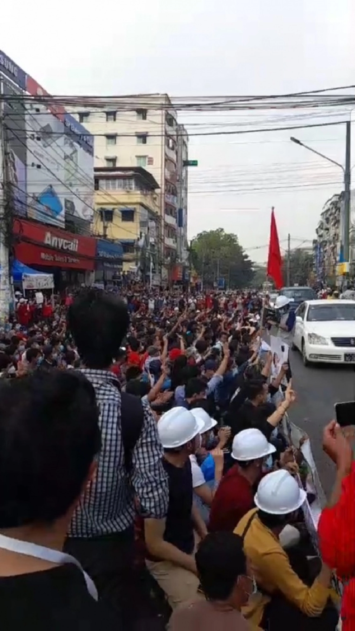 ย่างกุ้งเดือด มวลชนลงถนน ประท้วงรัฐประหาร