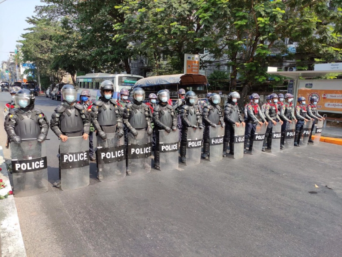 ย่างกุ้งเดือด มวลชนลงถนน ประท้วงรัฐประหาร