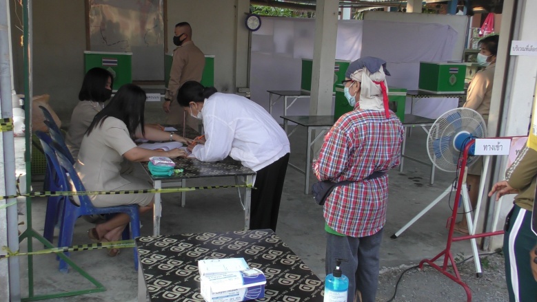 บรรยากาศการลงคะแนนเสียง 2หน่วยเลือกตั้ง นายก อบจ.อ่างทอง ใหม่คึกคัก