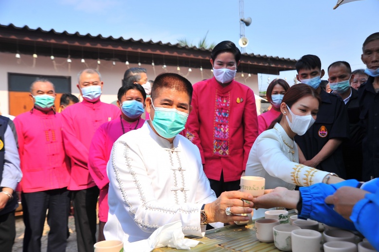 "รมช.ธรรมนัส" เปิดโครงการพัฒนาผลิตภัณฑ์เซรามิคจากดินดําท่าจำปี สร้างงาน สร้างอาชีพ สร้างรายได้ ชาวจ.พะเยา