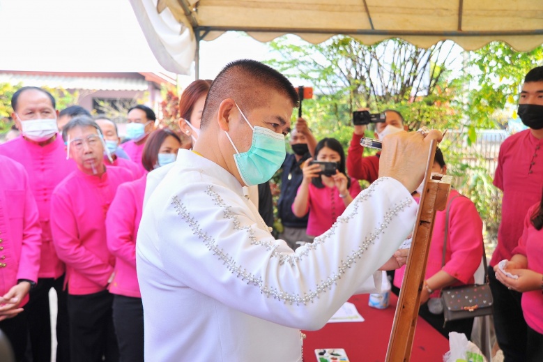 "รมช.ธรรมนัส" เปิดโครงการพัฒนาผลิตภัณฑ์เซรามิคจากดินดําท่าจำปี สร้างงาน สร้างอาชีพ สร้างรายได้ ชาวจ.พะเยา