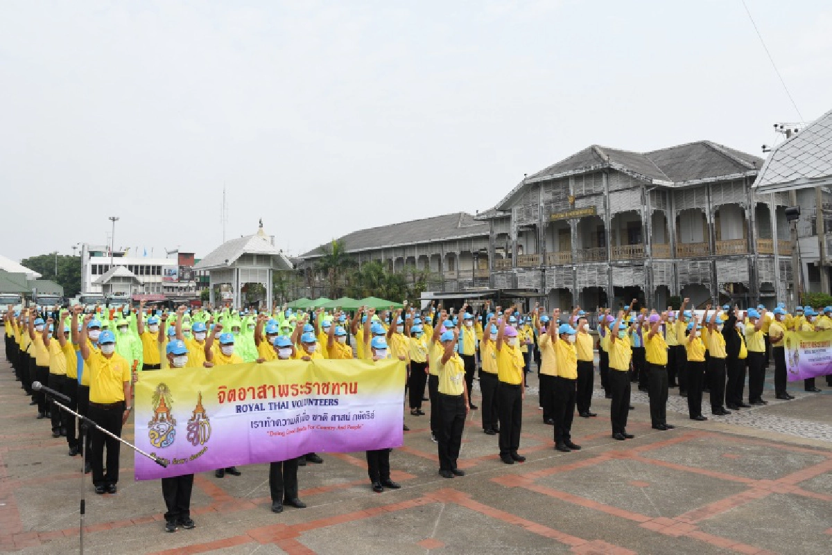 'นปอ.-ซีพีเอฟ' นำผลิตภัณฑ์ในเครือ แจกชาวชุมชนท่าน้ำนนท์ บรรเทาโควิด