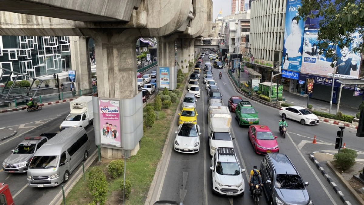 ม็อบ 'ตีหม้อไล่เผด็จการ' เริ่มทยอยเข้าพื้นที่